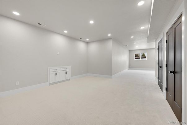 Empty room, Interior, Recessed Lighting