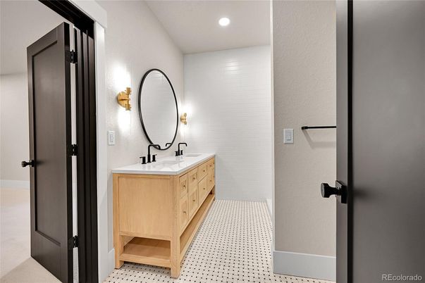 Bathroom, Dual Sink Vanities, Interior, Recessed Lighting