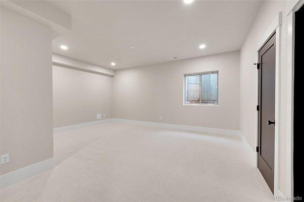 Empty room, Interior, Recessed Lighting