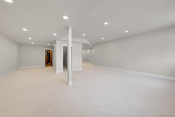 Empty room, Interior, Recessed Lighting