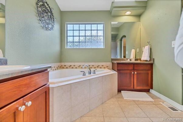 Bathroom, Dual Sink Vanities, Interior, Recessed Lighting