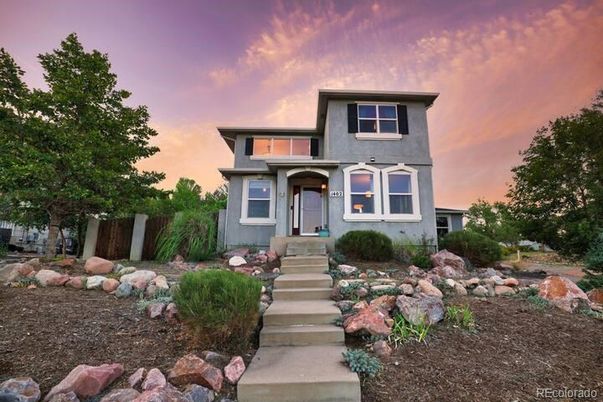 Exterior, Facade, American Foursquare