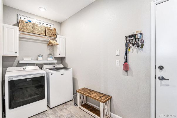 Interior, Recessed Lighting, Washer, Wood Texture Flooring