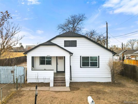 Backyard, Exterior, Facade, Split Level