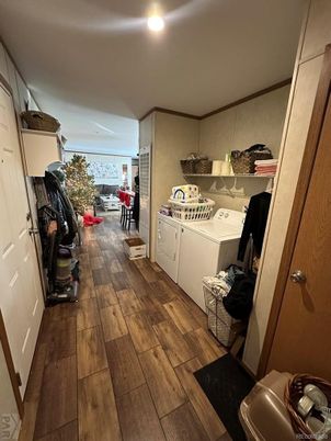 Interior, Recessed Lighting, Washer, Wood Texture Flooring
