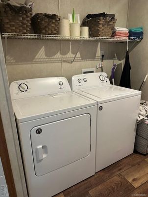 Interior, Utility Closets, Washer, Wood Texture Flooring