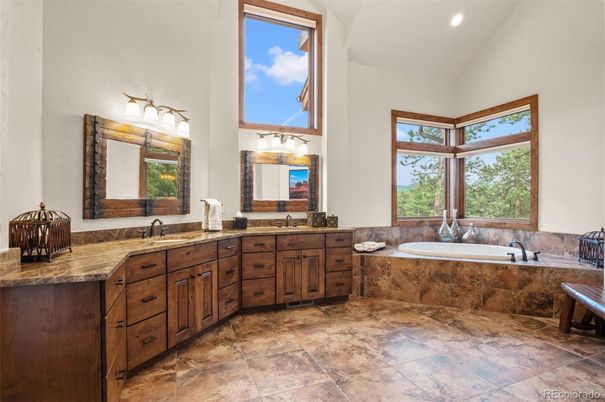 Bathroom, Dual Sink Vanities, Interior, Recessed Lighting