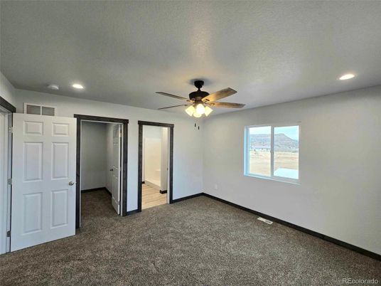 Empty room, Interior, Recessed Lighting