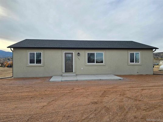 Backyard, Exterior, Facade, Ranch