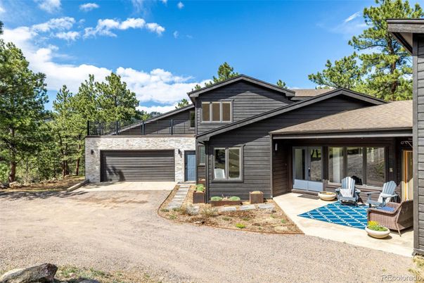 Attached, Exterior, Facade, American Craftsman