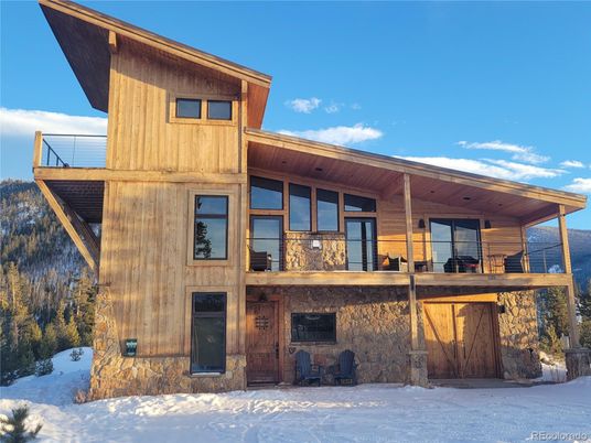 Exterior, Facade, Modern