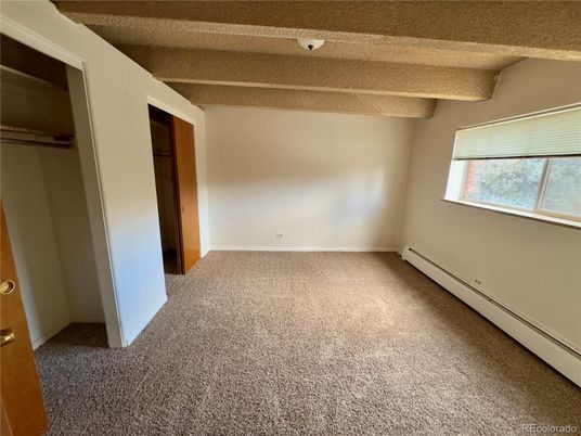 Empty room, Interior, Wooden Beams
