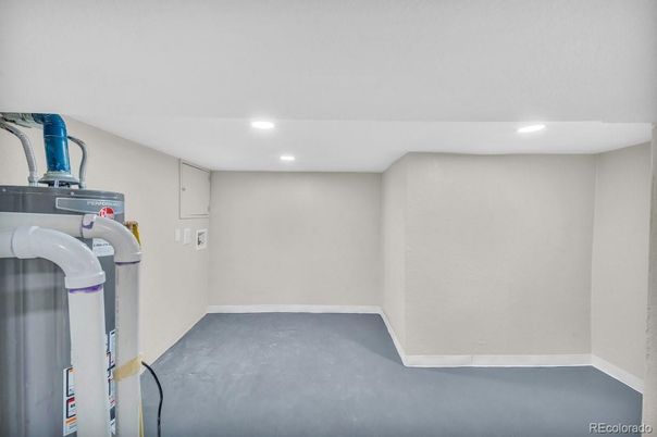 Empty room, Interior, Recessed Lighting