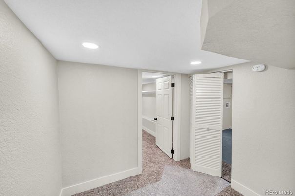 Empty room, Interior, Recessed Lighting