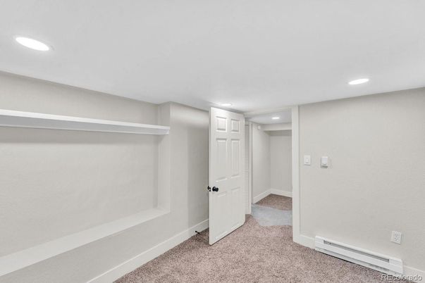 Empty room, Interior, Recessed Lighting