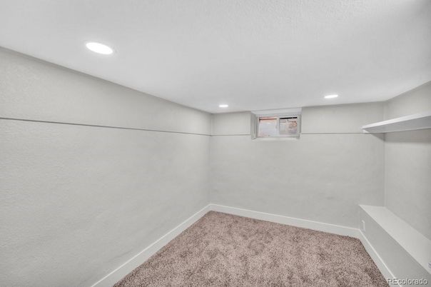Empty room, Interior, Recessed Lighting