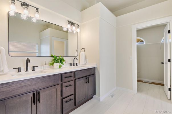 Bathroom, Dual Sink Vanities, Interior