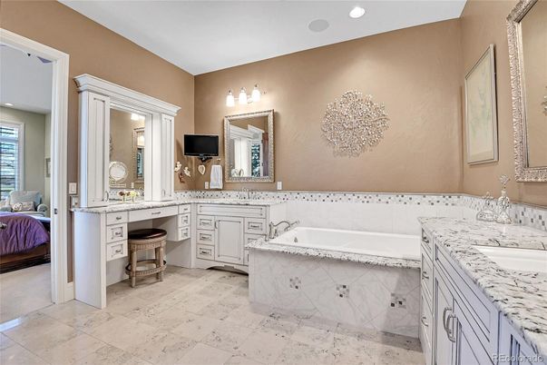 Bathroom, Dual Sink Vanities, Interior, Recessed Lighting