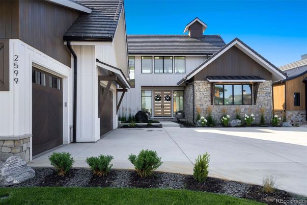 Attached, Exterior, Facade, Farmhouse