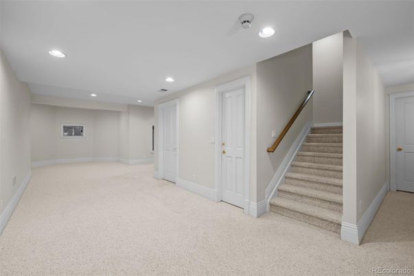 Empty room, Interior, Recessed Lighting
