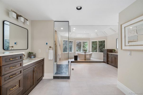 Bathroom, Dual Sink Vanities, Interior, Recessed Lighting
