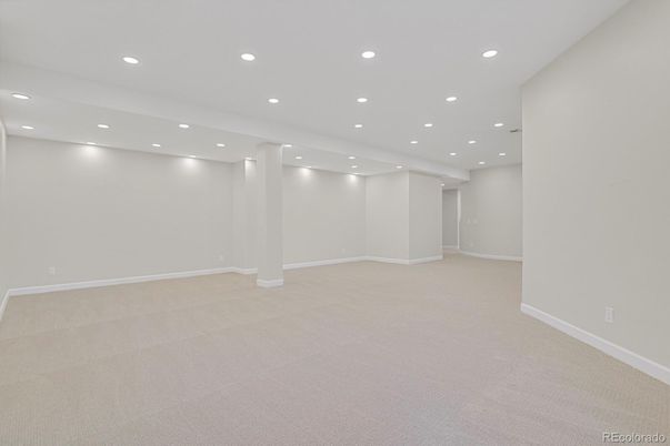 Empty room, Interior, Recessed Lighting