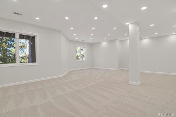 Empty room, Interior, Recessed Lighting