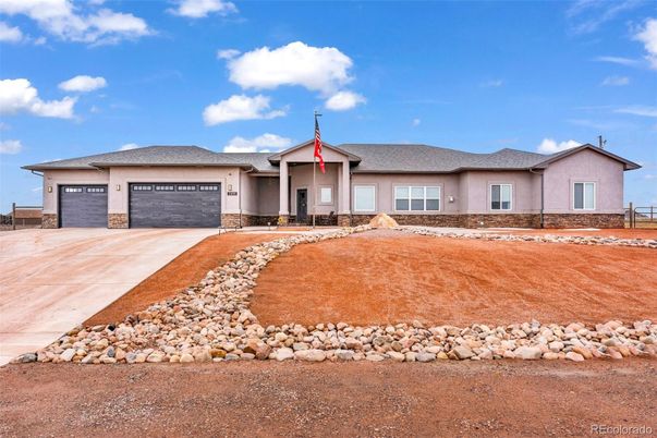 Attached, Exterior, Facade, Ranch