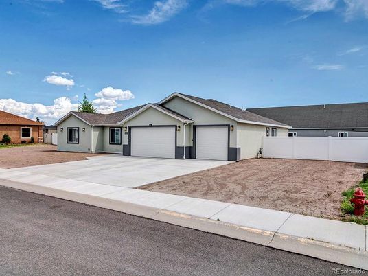 Attached, Exterior, Facade, Ranch