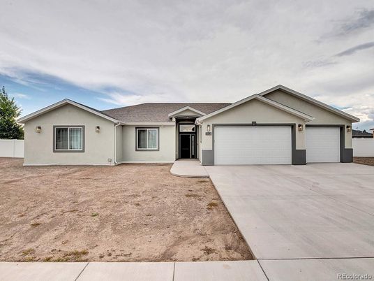 Attached, Exterior, Facade, Ranch
