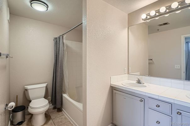 Bathroom, Interior, Tile Countertops