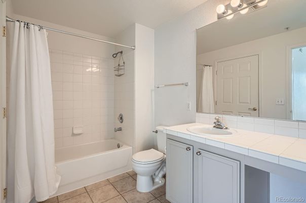 Bathroom, Interior, Tile Countertops