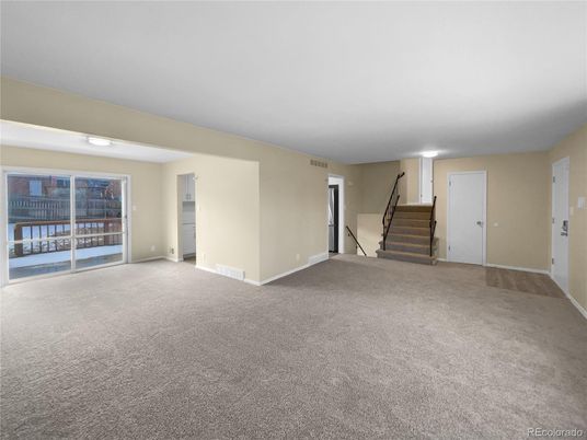 Empty room, Interior