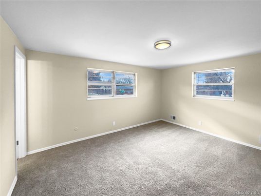 Empty room, Interior