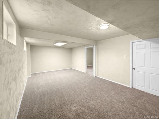 Empty room, Interior