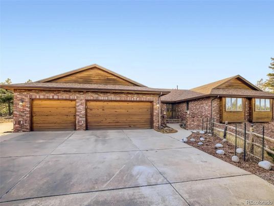 Attached, Exterior, Facade, Brick Facade, Log Home