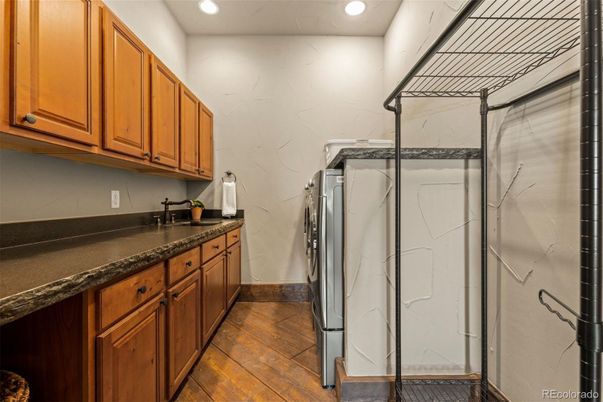 Interior, Recessed Lighting, Washer, Wood Texture Flooring