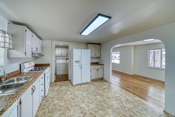 Interior, Kitchen, Washer, Wood Texture Flooring