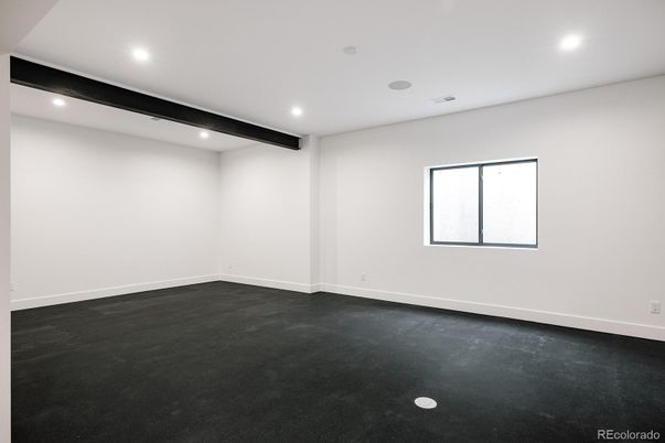Empty room, Interior, Recessed Lighting
