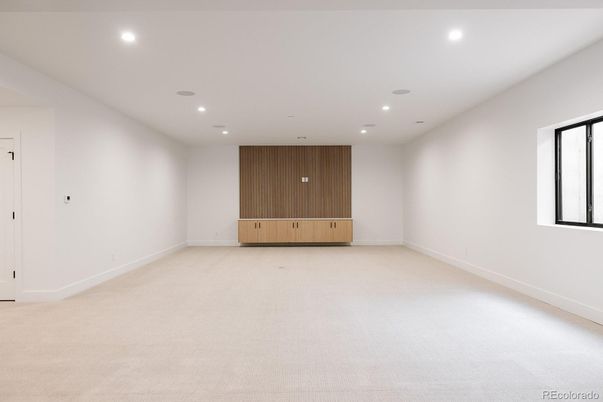 Empty room, Interior, Recessed Lighting