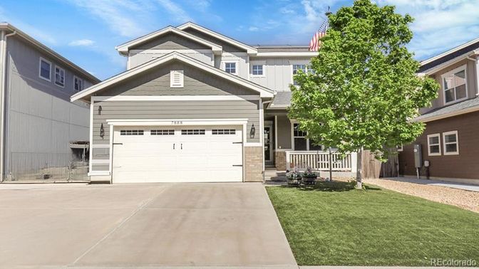 Attached, Exterior, Facade, American Craftsman