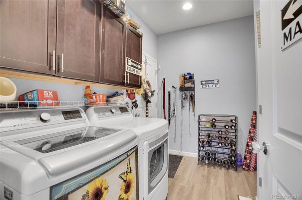 Interior, Recessed Lighting, Washer, Wood Texture Flooring