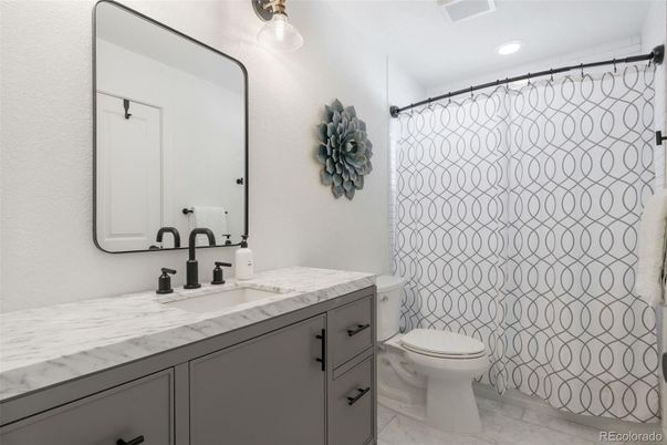 Bathroom, Interior, Recessed Lighting