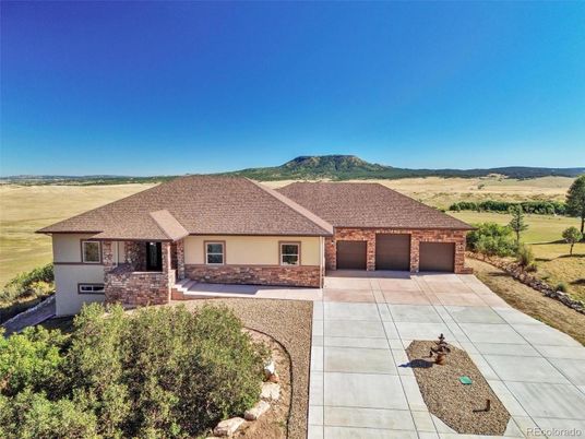 Attached, Exterior, Facade, Ranch