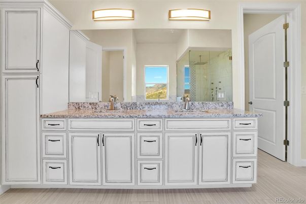 Bathroom, Dual Sink Vanities, Interior