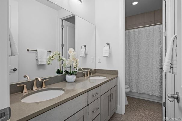 Bathroom, Dual Sink Vanities, Interior, Recessed Lighting