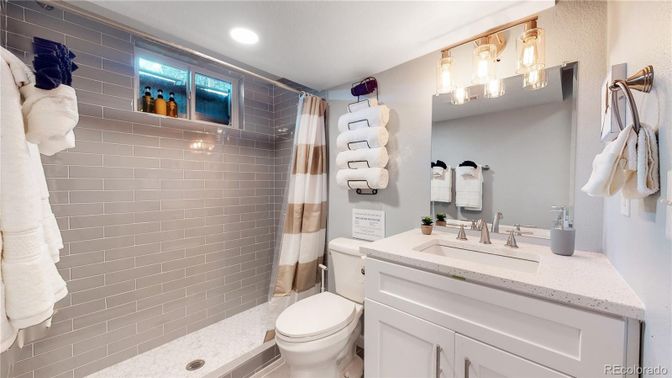 Bathroom, Interior, Recessed Lighting