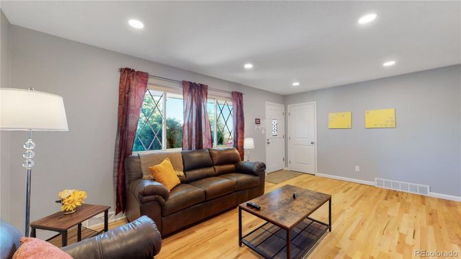 Interior, Living room, Recessed Lighting, Wood Texture Flooring