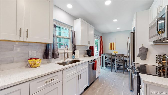 Dining room, Interior, Kitchen, Recessed Lighting, Stainless Steel Appliances