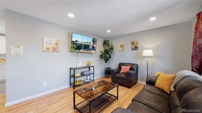 Interior, Living room, Recessed Lighting, Wood Texture Flooring